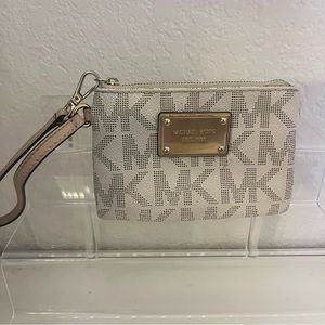 Michael kors wristlet wallet